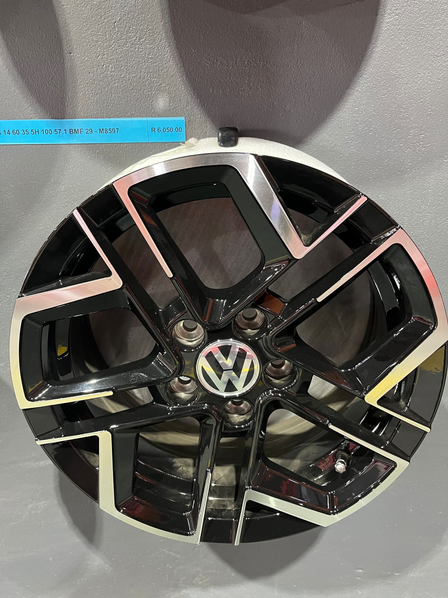 VW Golf Black & Diamond-Cut Replica